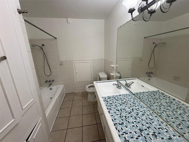 Building Photo - 7914 Mullen Dr