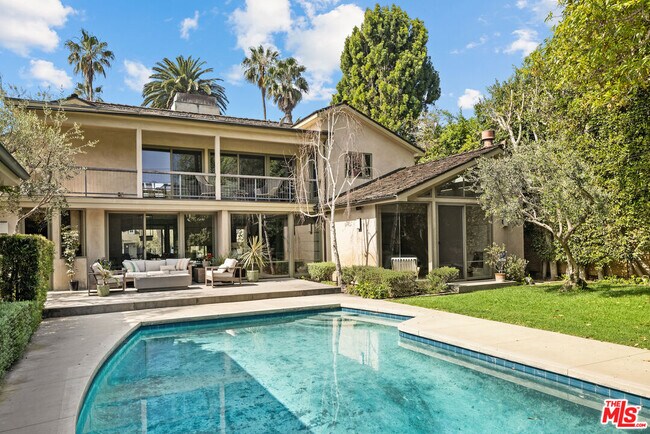 Building Photo - 211 18th St