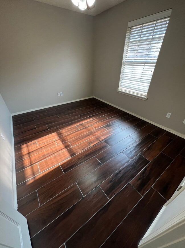 Building Photo - 1807 Ingalls Ln