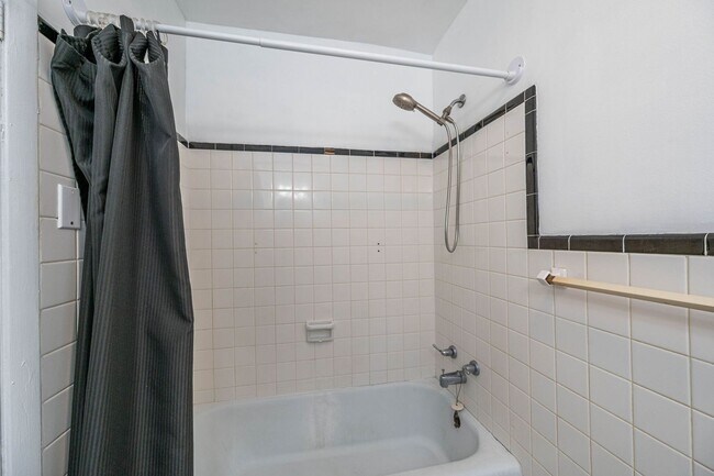 Building Photo - 3 Bedroom Home For Rent in Sandston VA With Detached Garage, Fenced Yard, and Lawn Care Included