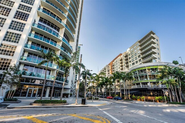 Building Photo - 121 NE 34th St