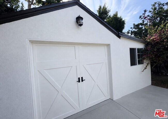 Building Photo - 3957 Tivoli Ave