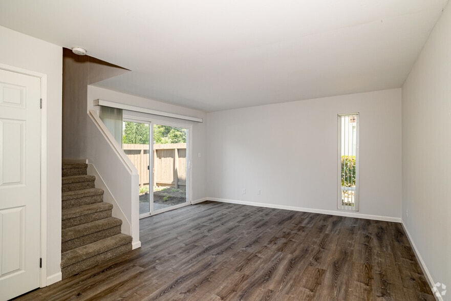 2BR, 1.5BA - 875SF - Woodburn Townhomes