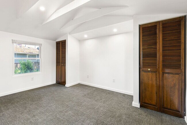 Building Photo - 220 SE 157th Ave