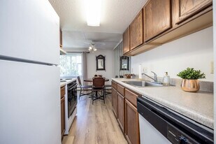 Building Photo - Tanglewood Apartments