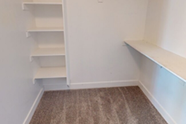 Building Photo - Female Housing Available in Saratoga Springs - Regular Room & Basement Suite!