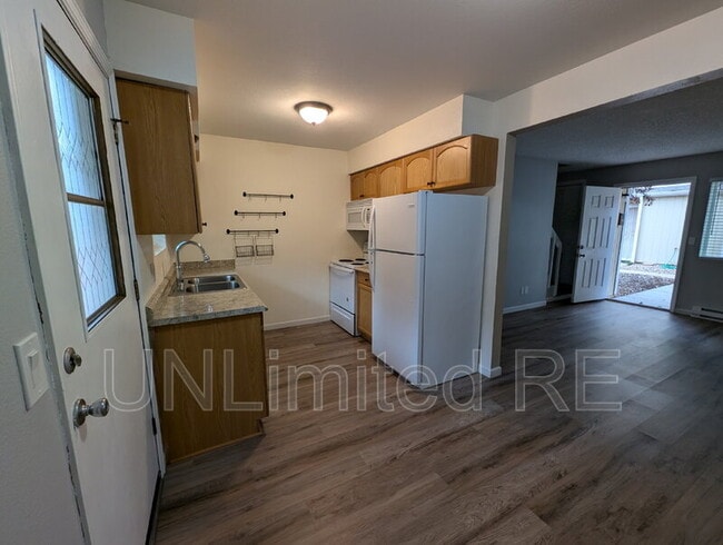 Building Photo - 319 N Park St