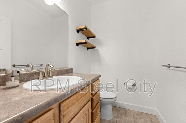 Building Photo - 868 E Sandusky Dr