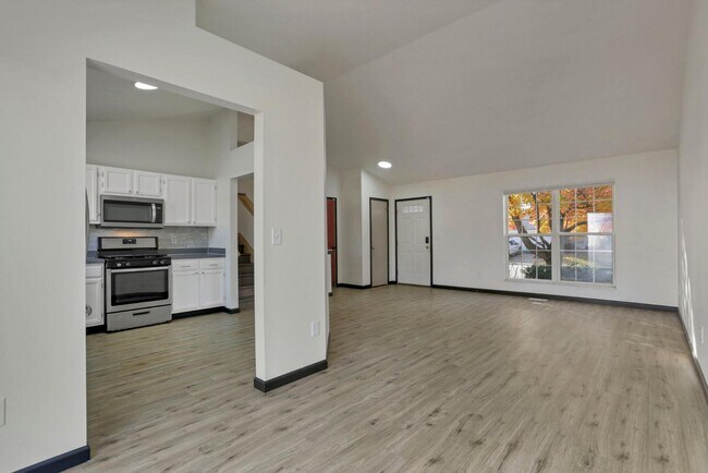 Building Photo - 950 Robmeyer Dr