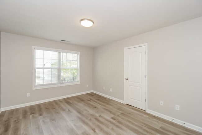 Building Photo - 252 Derby Ct