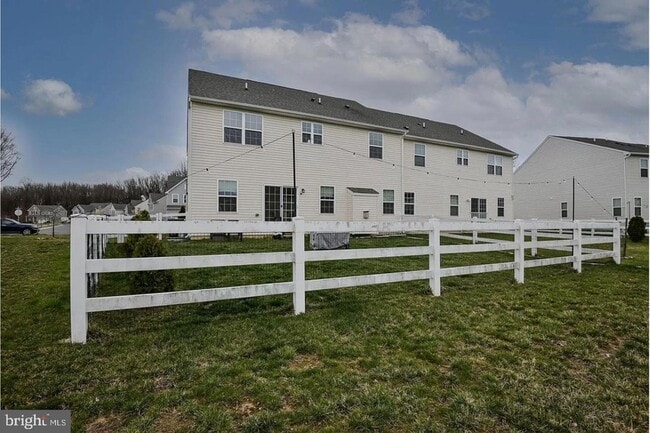Building Photo - 219 Felix Dr