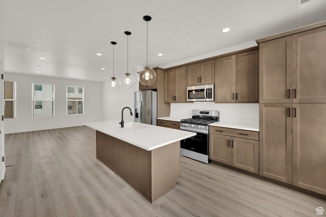 Building Photo - 570 Sego Wy