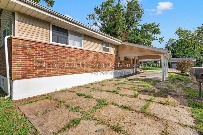 Building Photo - 2247 Hollis Dr