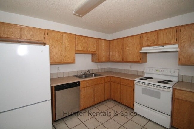Building Photo - Thunder Creek Duplex