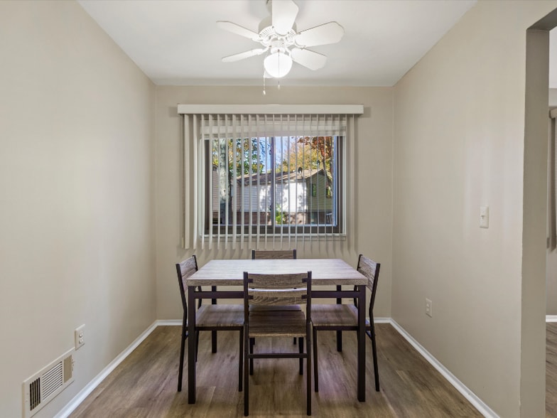 Building Photo - 26656 Farmbrook Villa Dr