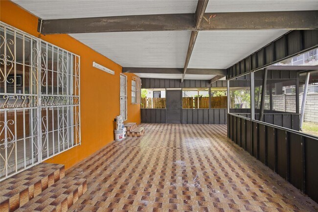 Building Photo - 3720 NW 20th Ct