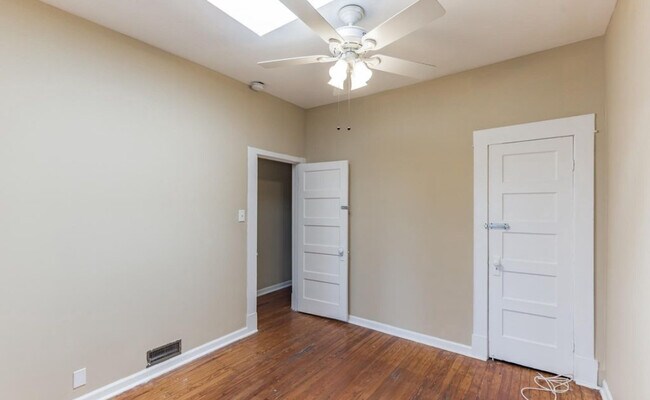 Building Photo - 3014 Clifton Park Terrace