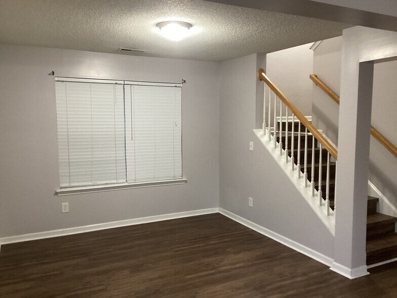 Building Photo - 7800 Rabbits Foot Ln
