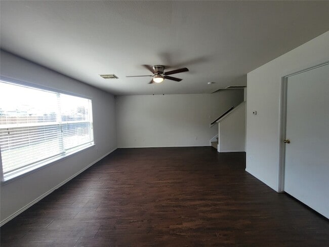 Building Photo - 2410 Lakecrest Village Ct