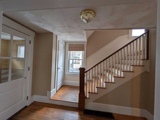 Building Photo - 30 Pleasant St