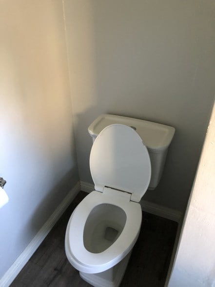 Bathroom - 1950 Cedar Ave