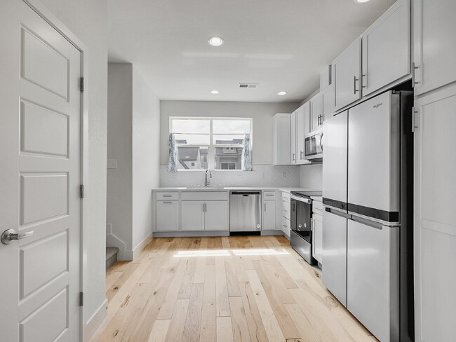 Building Photo - $2,350 - 2 Bed, 2.5 Bath Townhome in Broom...