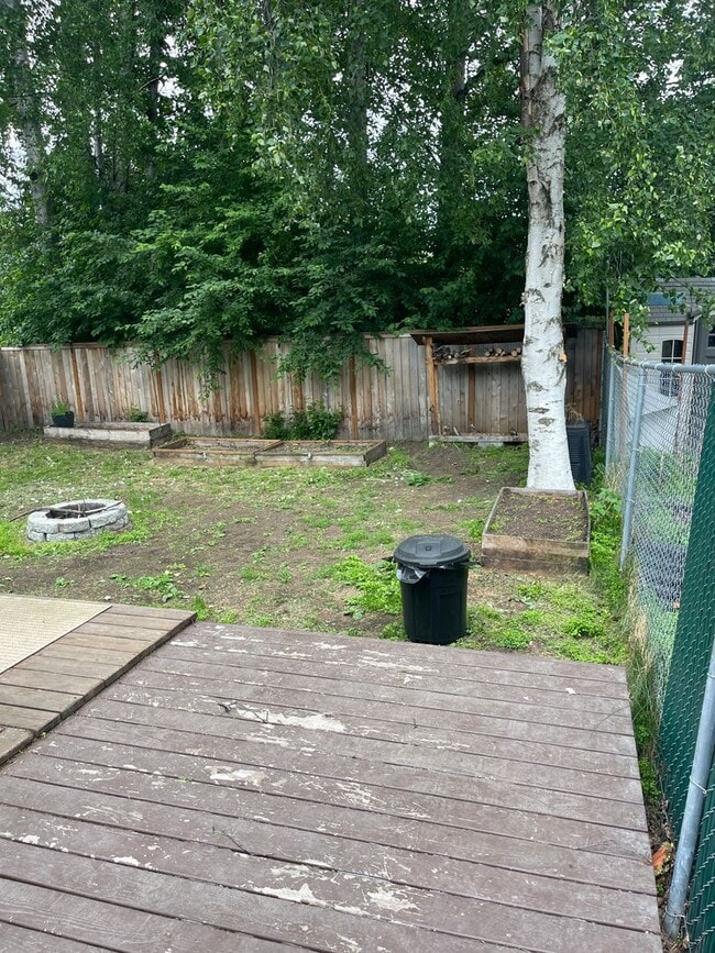 Building Photo - Jewel Lake 3 Bed/2 Bath with Fenced Yard