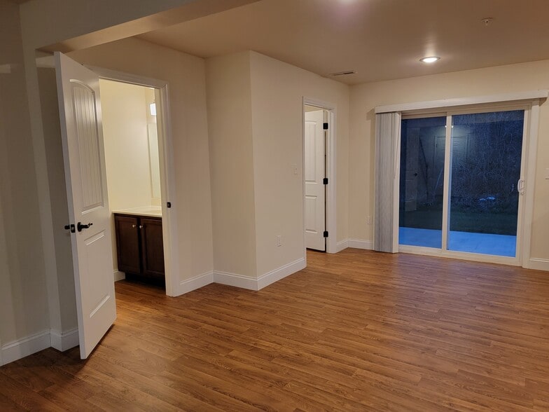 Building Photo - 143 Cedarwood Dr