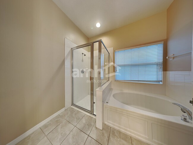 Building Photo - 8837 Royal Enclave Blvd