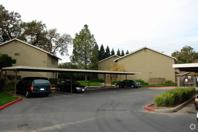 Building Photo - Twin Oaks