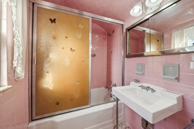 Building Photo - 3212 Orchard St