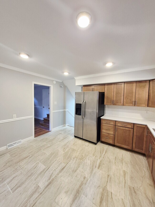 Building Photo - 2402 Fon Du Lac Rd