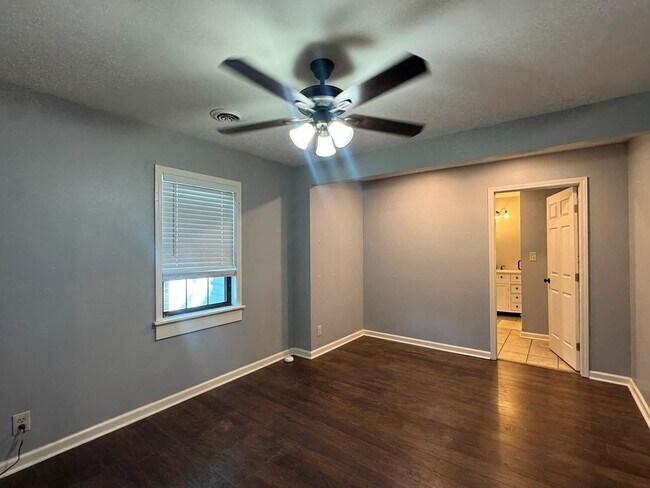 Building Photo - 1498 Garland Dr