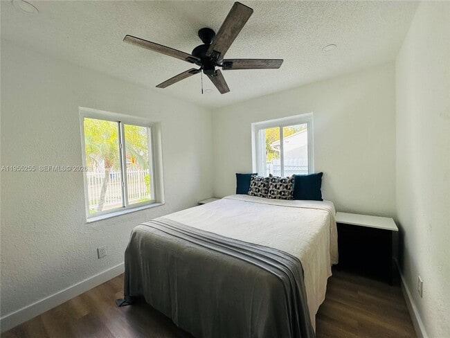 Building Photo - 3052 SW 6th St