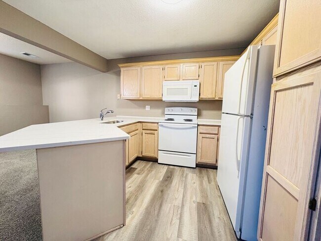 Building Photo - 808 NE Independence Ct