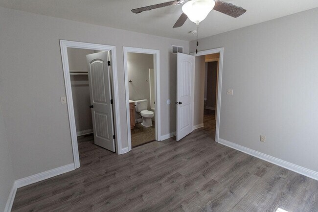 Building Photo - 4700 Dehaven Dr