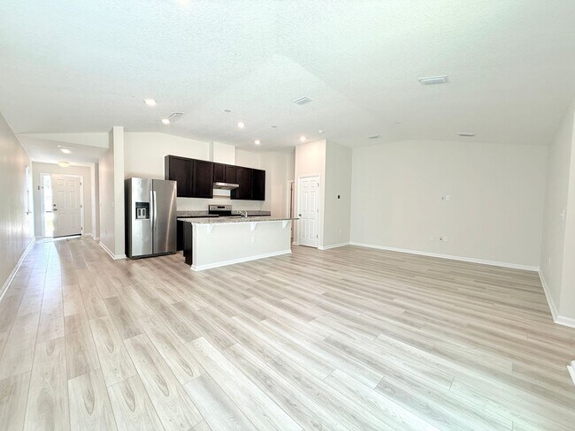 Building Photo - Beautiful 4BR Home with Open Floor Plan & Fully Fenced Backyard