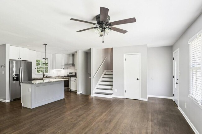 Building Photo - 2647 Hatfield Cir SE