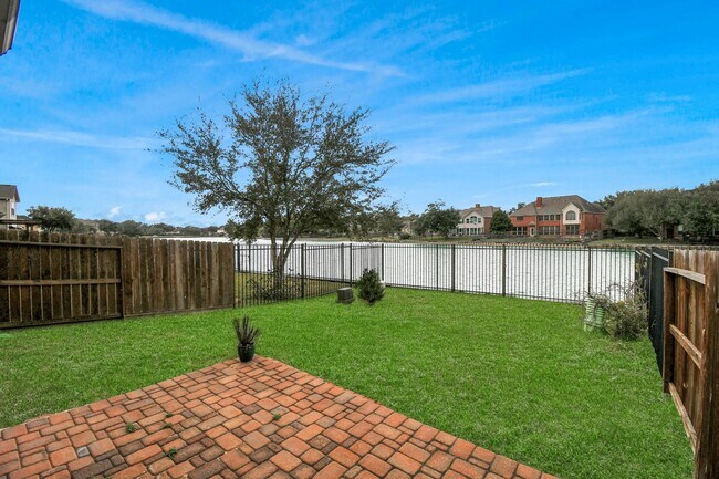 Building Photo - 2202 Waterford Park St