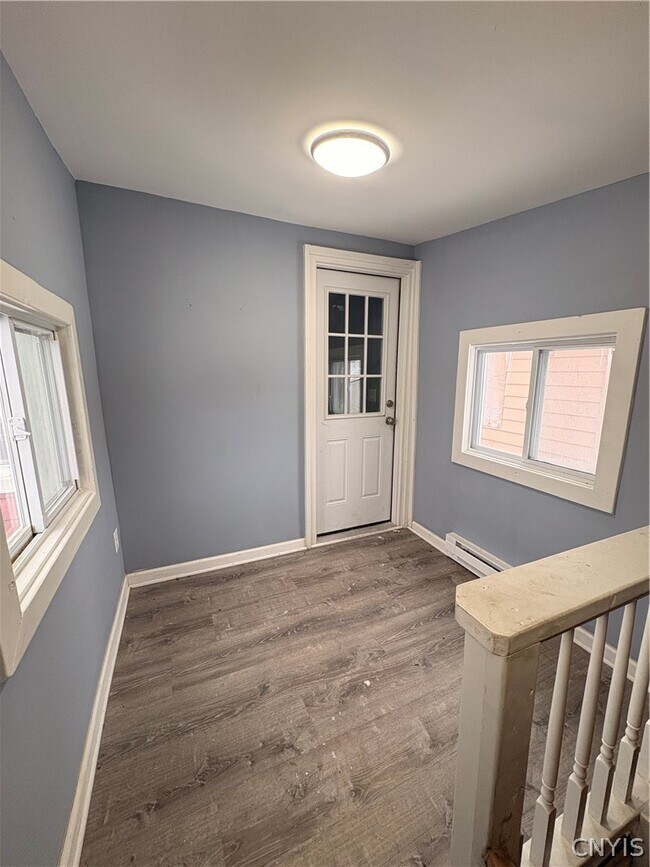 Building Photo - 11 Grove Ave