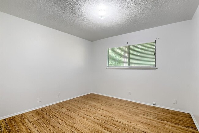 Building Photo - 10710 Topperwein Dr