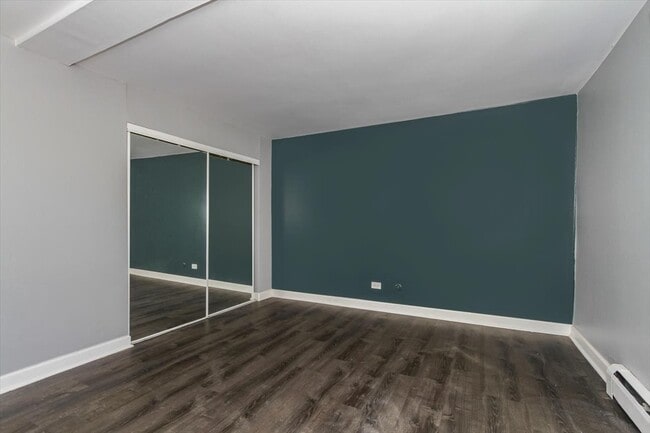 Building Photo - 10373 Dearlove Rd