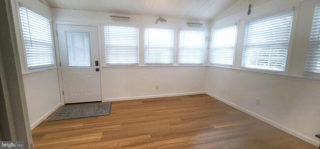 Building Photo - 38518 S Hampton Dr