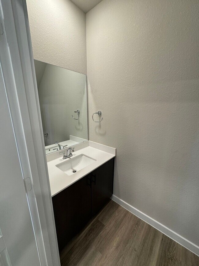 Building Photo - 200 White Water Dr