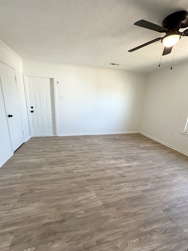 Building Photo - 208 Ridge Rd