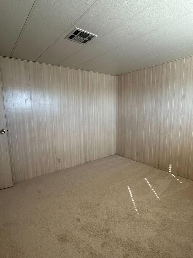 Building Photo - 3601 E Wyoming Ave