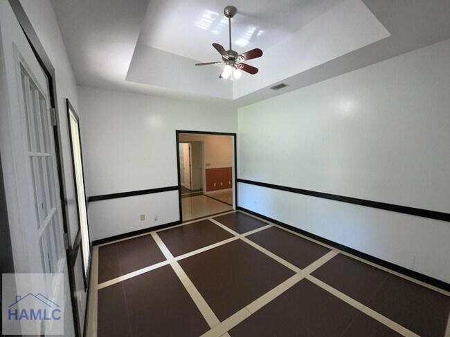 Building Photo - 380 Tremain Dr