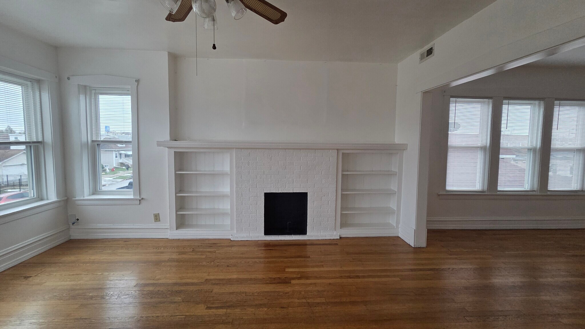 Building Photo - 2446 N Rutherford Ave