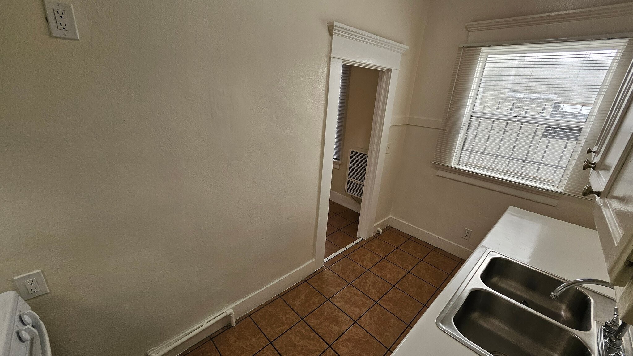 Building Photo - 743 S Burlington Ave