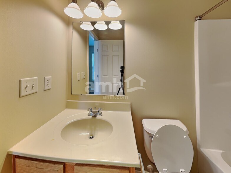 Building Photo - 3938 Winding Path Dr